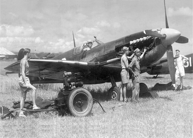 Photo  7 X 5"  Supermarine Spitfire E01-0