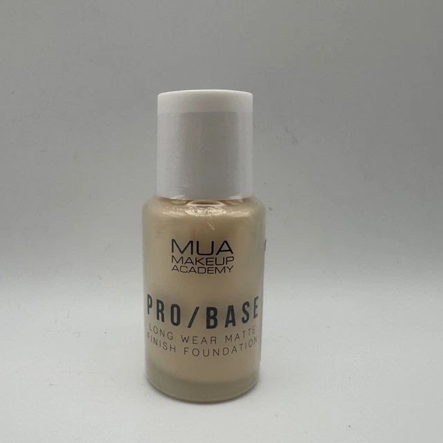 MUA PRO BASE Matte Foundation – 30 Ml, #110, Lang Anhaltend, Mit Vitamin E