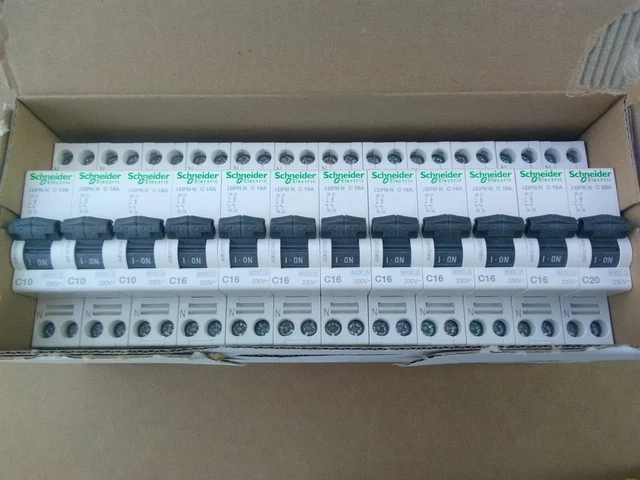 C120 A9N18380 - C120N - disjoncteur - 1P - 100A - courbe D , Schneider