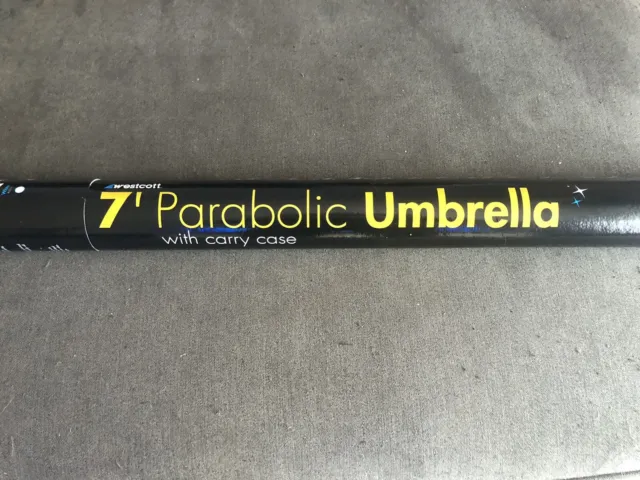 ¡Paraguas Westcott 7' blanco/negro parabólico con estuche de transporte!