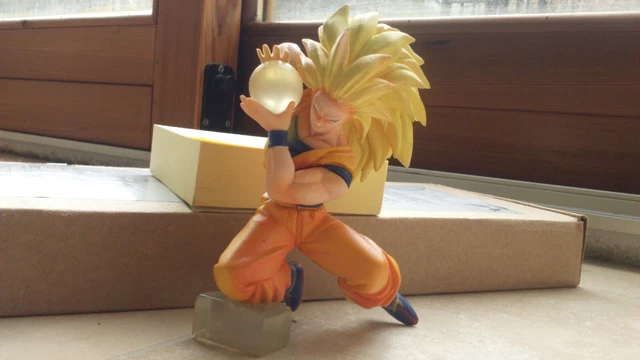 DRAGON BALL Z - BUSTE SANGOKU AVEC 12 FIGURINES D'ORIGINE (BIRD STUDIO