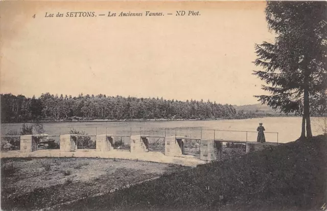Cpa 58 Lac Des Settons Les Anciennes Vannes