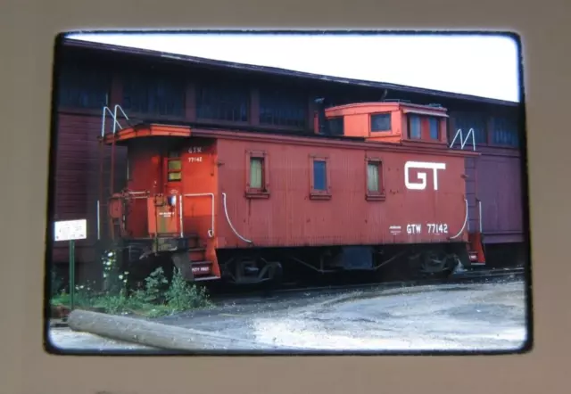 Original '68 Kodachrome Slide GTW GT Grand Trunk Western 77142 Wooden      41U3