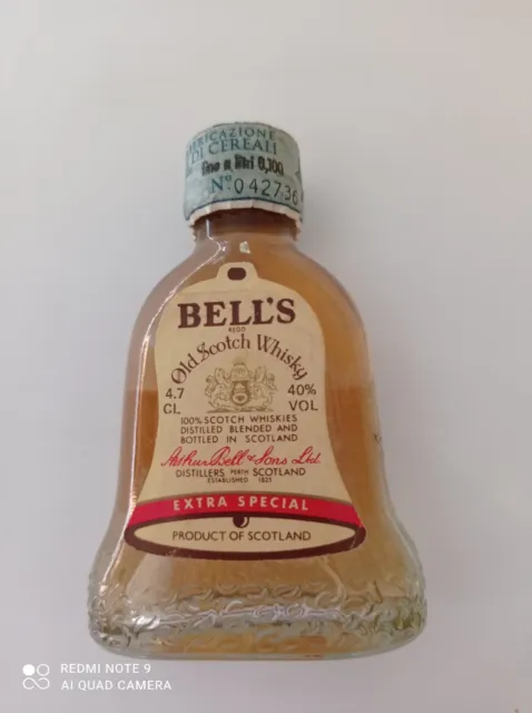Ancienne Mignonnette whisky Bell's, bouteille en forme de cloche, scellée