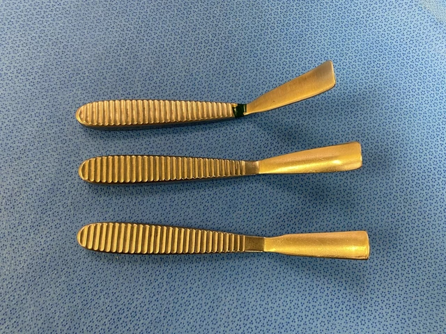 Codman Blade SET OF 3 Codman Blade Retractors 18mm $462.56 - PicClick AU