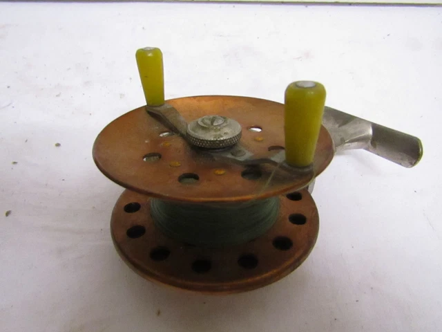 Boîte De Pêche Ancienne Avec Matériel - Moulinet, Poches, Fil - Occasion
