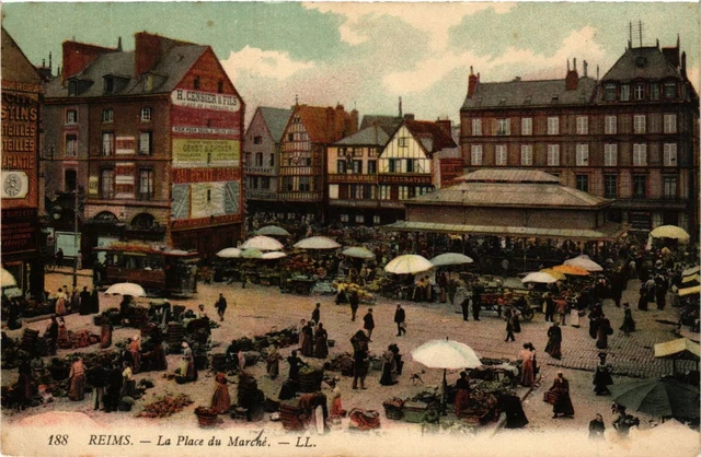 CPA REIMS-La Place du Marché (346821)