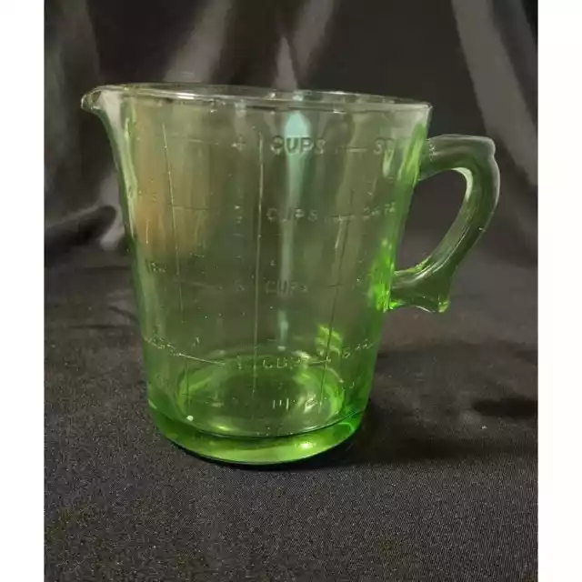 Vintage Green Uranium Glass 4 Cup Measuring Cup 32 Oz. 1 Quart