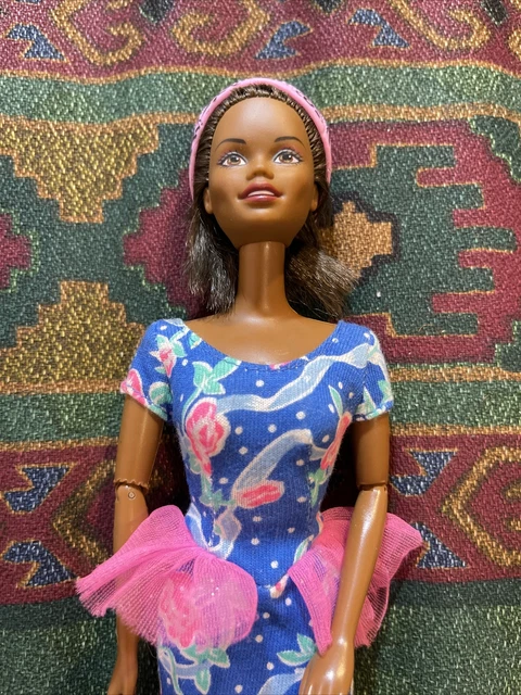 Mattel Barbie 1987 African-American made to move doll