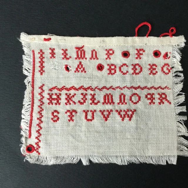 Broderies, Points de croix... - Abécédaire vaches À vendre : 40