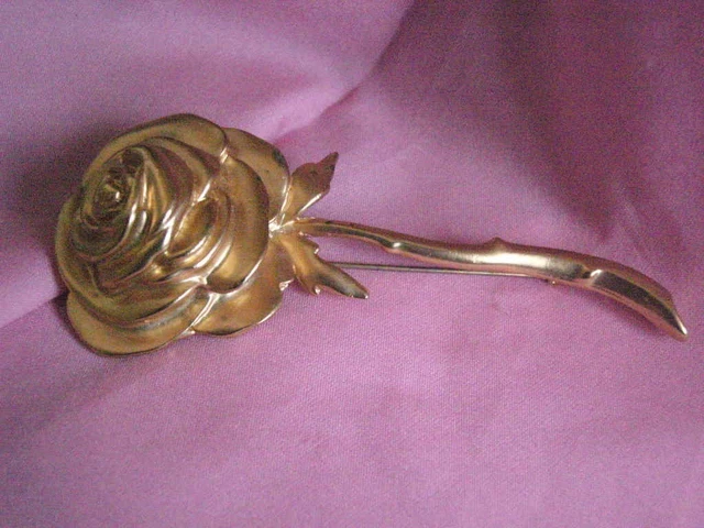 BROCHE FLEUR Dorée Signée CARVEN – Vintage – Cabochons Roses – Très Bon état