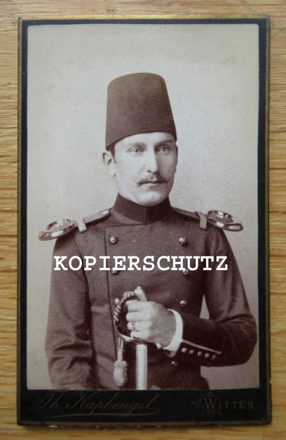 Altes Foto deutscher Soldat mit FEZ Kopfbedeckung / Türkei ? Kolonien ?