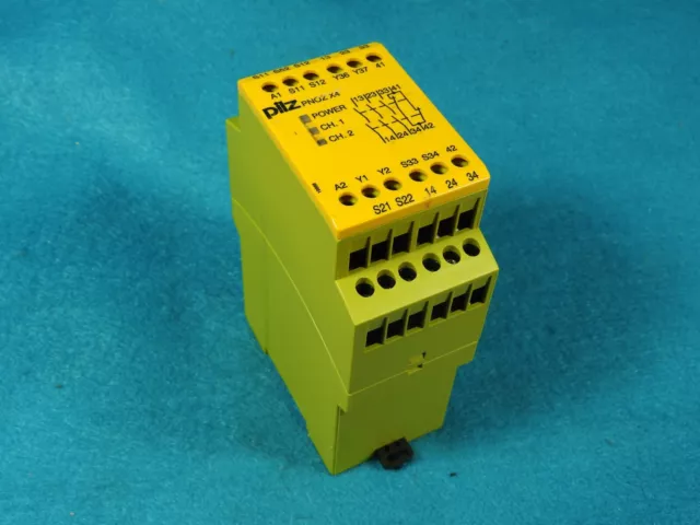 Pilz PNOZ X4 24VDC 3n/o 1n/c Safety Relay, 24 VDC, 2.5W - USED