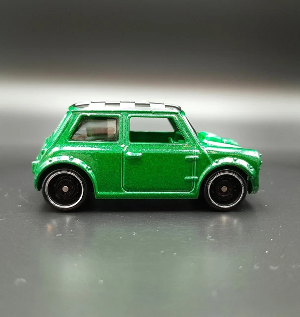 2011 HOT WHEELS MINI Cooper S CHALLENGE #30 blue - white stripes
