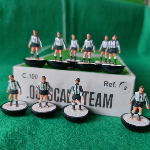 Figurine Subbuteo Celluloid Réf.8 Grimsby Town - Vintage Newcastle Utd - Collectable UK