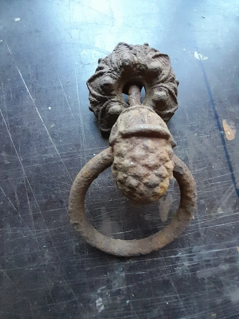 heurtoir pour porte d'entére ancien en fonte