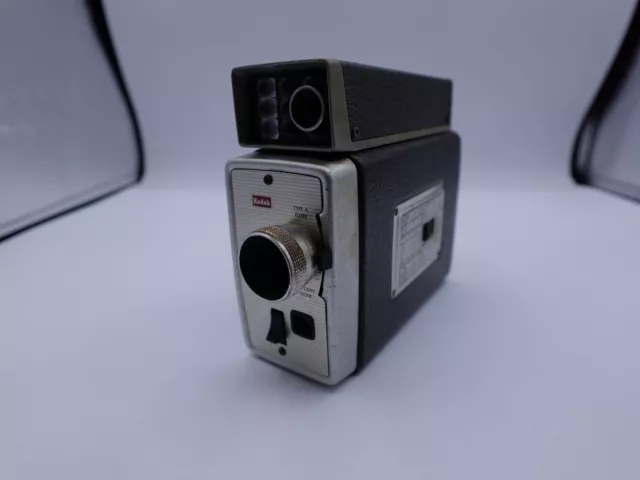 VINTAGE - KODAK BROWNIE - MOVIE CAMERA F/1.9 MODEL 3 With Flash