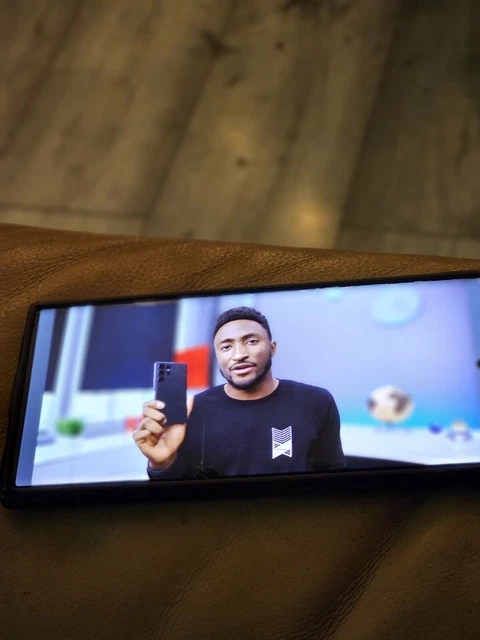 samsung galaxy s22 ultra sm-s908b/ds - 128gb cracked Screen Doesn't Affect Use