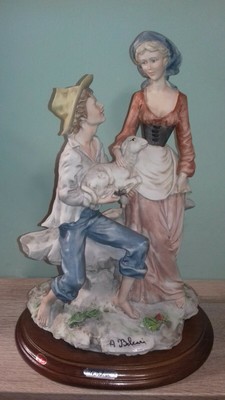 STATUA A BELCARI DONNA IN BIANCO CON GRANDE CAPPELLO h 28 STATUINA SCULTURA 