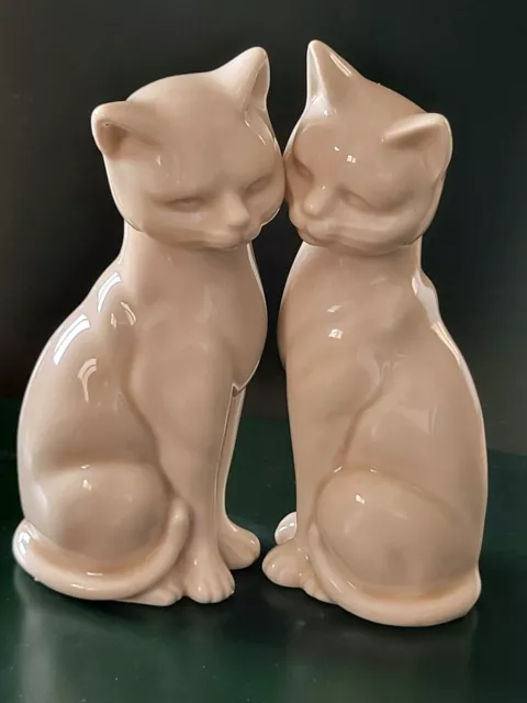 Chats en porcelaine beige paire vintage 15 cm