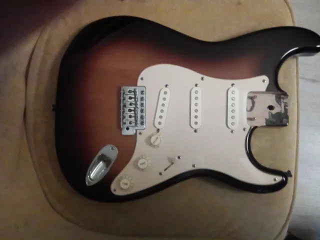 guitare éléctrique corps stratocaster