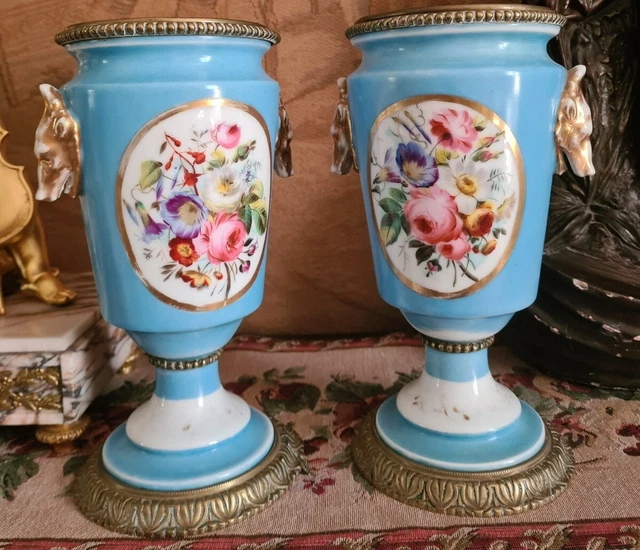 Paire de Cassolettes  Vases Urnes en porcelaine de Paris XIX°