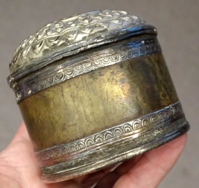 1800's Antique BURMESE Hammered REPOUSSE SILVER Burma BETEL NUT Box Canister 2