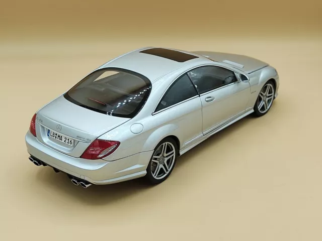 1/18 Mercedes-Benz "CL-Klasse" CL 63 AMG Gris 2009 AutoArt 2