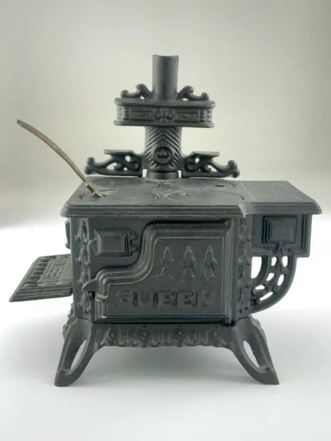 Queen Cast Iron Miniature Stove Salesmen Store Sample W579