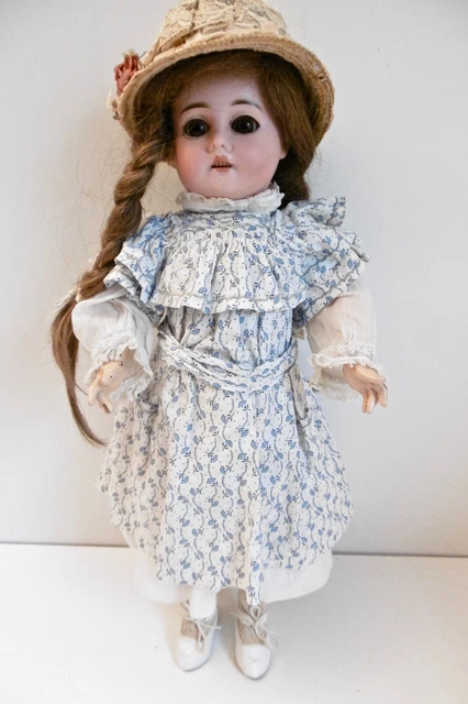 Belle Poupée Ancienne Tête Biscuit En Biseau Fleischmann - Beaux Habits Ht 46 Cm