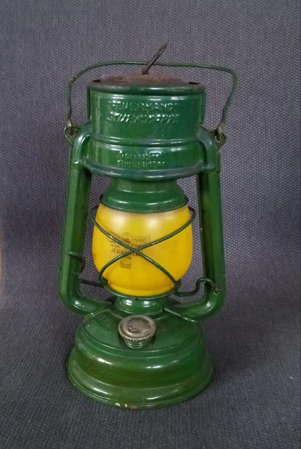 Feuerhand 276 Baby Special grün, Jenaer Glas gelb, Sturmlaterne, Sturmkappe