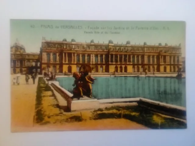 Cpa Chateau.Palais de Versailles.Façade sur les jardins et le parterre d'eau