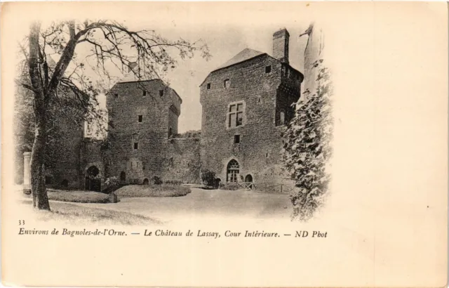 CPA AK Env. de BAGNOLES-de-l'ORNE - Le Chateau de Lassay Cour (435217)