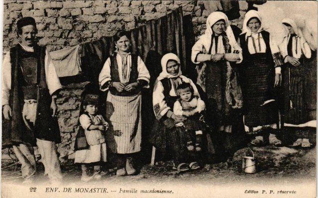 CPA AK Env. De MONASTIR BITOLA Family MACEDONIA SERBIA (709065)