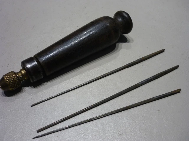 Vrille Manuelle Ancienne De Charpentier - Pour Percer Le Bois - Outil Vintage Français