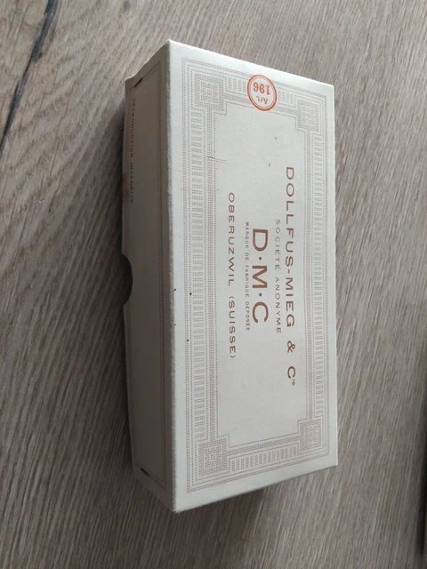 Boîtes de coton à repriser lustré A la plume , avec les ... - Paris