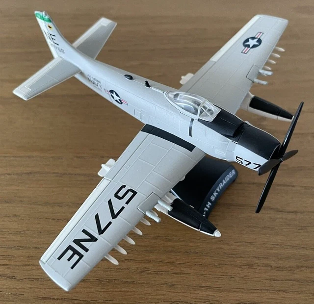 Maquette Guillow's Douglas A-1H Skyraider – 1/48, Balsa, Avion Militaire LP845