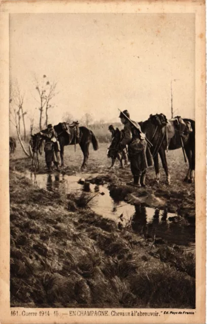 CPA AK Militaire - in Champagne Horses a l'watering Room - 1914-15 (695106)