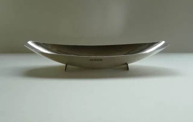 A E Jones: Sterling Silver Planished Oblong Bowl, Birmingham 1963