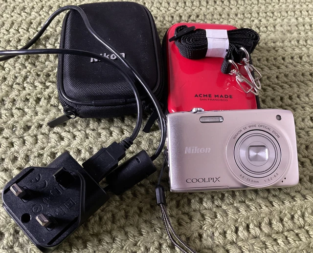 Nikon Coolpix  S3100 camera bundle