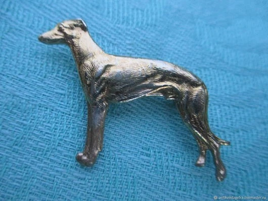 Broche en forme d'oie en bakélite et plastique des années 1930 En vente