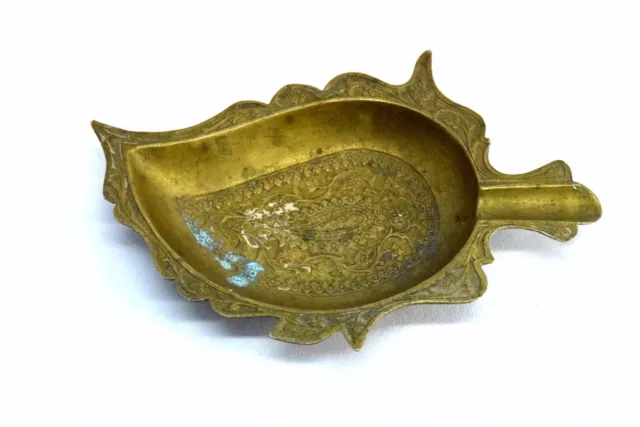 Vintage Beautiful Hand Crafted Brass Ash Tray Decorative Collectible. G76-29