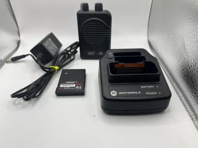 Buscador y cargador Motorola Minitor V UHF