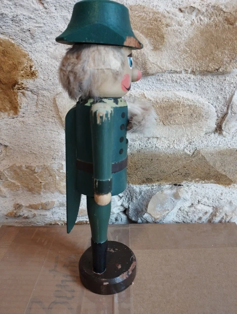 Vieux Jouet En Bois – Grue Représentant Un Boeuf Avec Décor Chromo – Article D’occasion