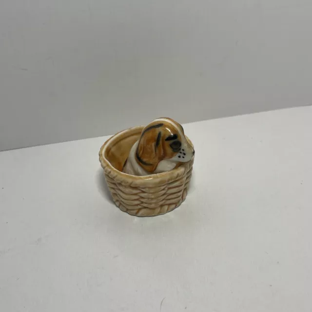 Vintage Porcelain Figurine Basset Hound/Beagle in Basket White Brown Black