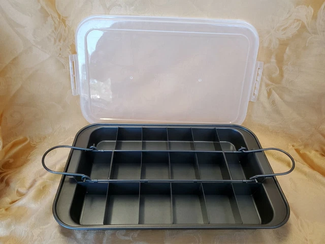 Chicago Metallic, Pan with divider. Chicago Metallic, Pan with divider.