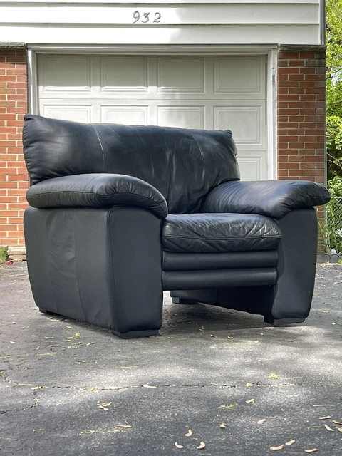 Post-Modern Nicoletti Italian Black Leather Chair, 80’s style Post-Modern Nicoletti Italian Black Leather Chair, 80’s style