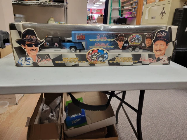 Dale Earnhardt/Ricard Petty Brookfield Dually & Hauler 7 Time Champion 1/24 New