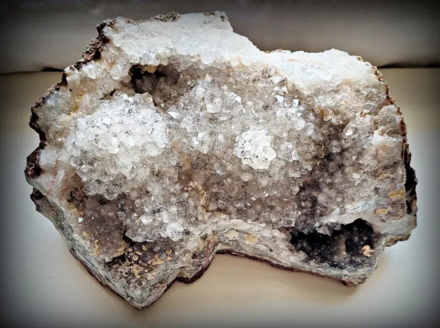 Quarzdruse - Goethit 8,6 Kg. Hoher Atlas, Marokko - Mineralien -