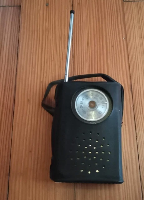 1978 Zenith AM/FM Transistor Radio Model R25W in working condition